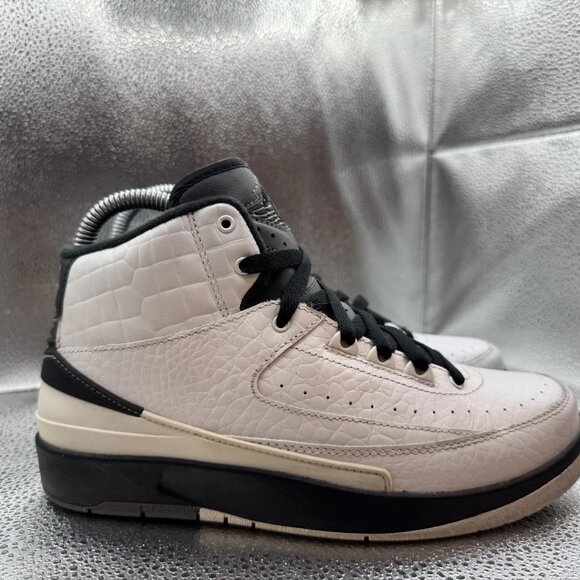 Size 5.5Y - Nike Air Jordan Retro 2 Wing It White Black Boys Athletic Shoes - Picture 2 of 11
